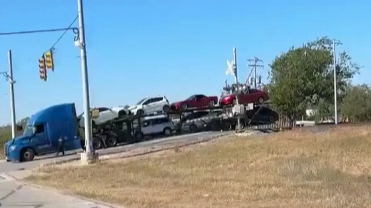 Hemzemin geçitte mahsur kaldı! Saniyeler sonra hepsi pert oldu