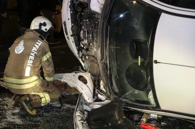 İstanbul'da otomobil alt geçide uçtu: 1 yaralı - 2