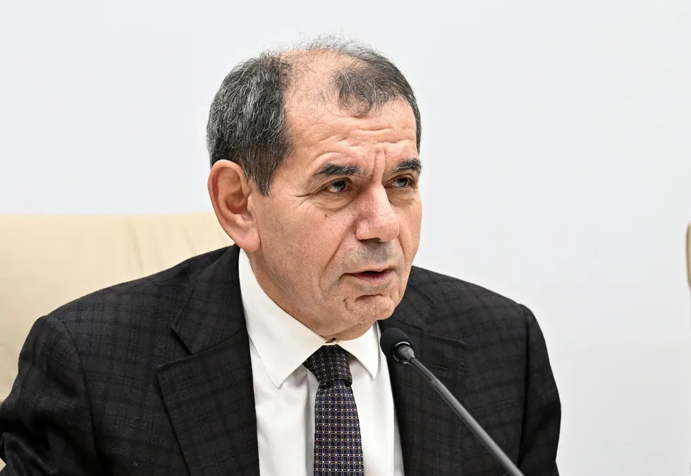 dursun-ozbek-galatasarayin-transfer-donemi-hakkinda-konustu-transferlerin-gecikme-sebebi-1789568072560.jpg Galatasaray Başkanı Dursun Özbek transferlerin neden geciktiğini açıkladı ve mali planlamaya dikkat çekti - 1
