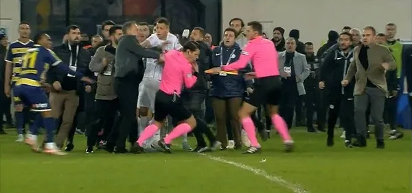 halil-umut-meler-hakemligi-birakti-mi-saldiri-sonrasi-ilk-aciklama-1702708268841.jpeg Halil Umut Meler hakemliği bıraktı mı? Saldırı sonrası ilk açıklama - 1