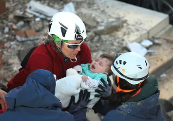 Deprem bölgesinde ailesi bulunamayan çocuklar ile ilgili Bakan Yanık'tan açıklama!