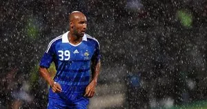 Anelka’dan tesettür mayosu yasağına eleştiri