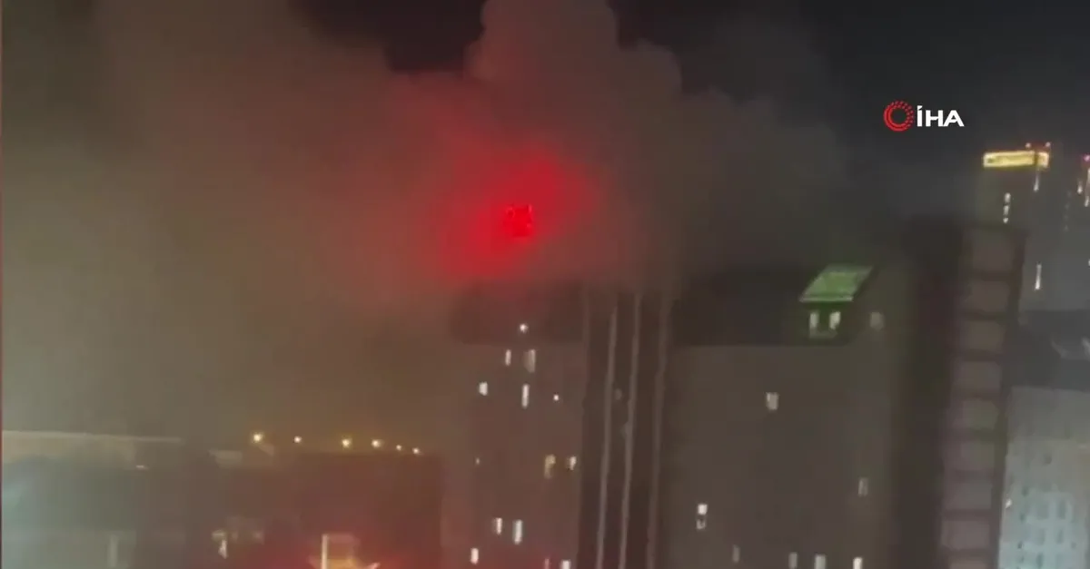 Esenyurt’ta 11 katlı rezidansta korkutan yangın: Mahsur kalan 40 kişi itfaiye ekiplerince kurtarıldı