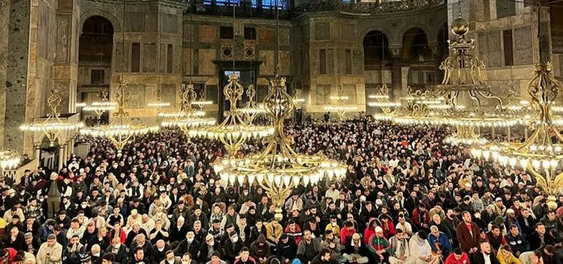 İstanbul Valisi Ali Yerlikaya duyurdu! Ayasofya Camii en yoğun gününü yaşadı