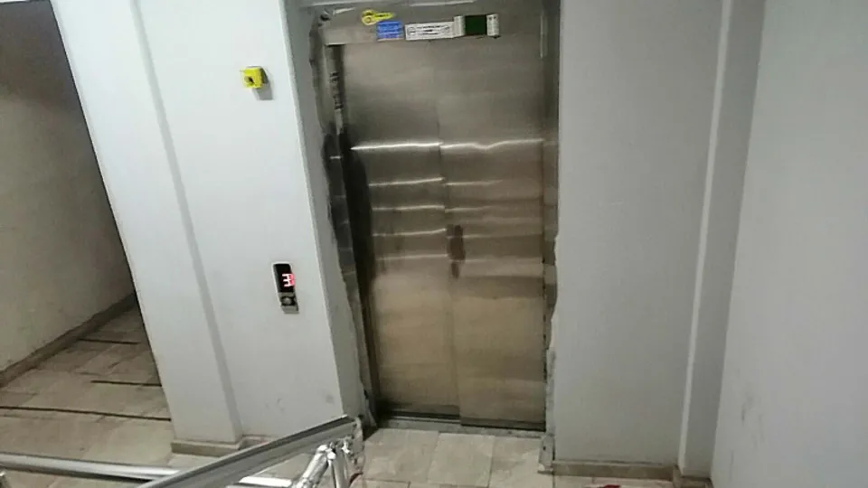Manisa'da sır olay! Anne kız asansörde ölü bulundu
