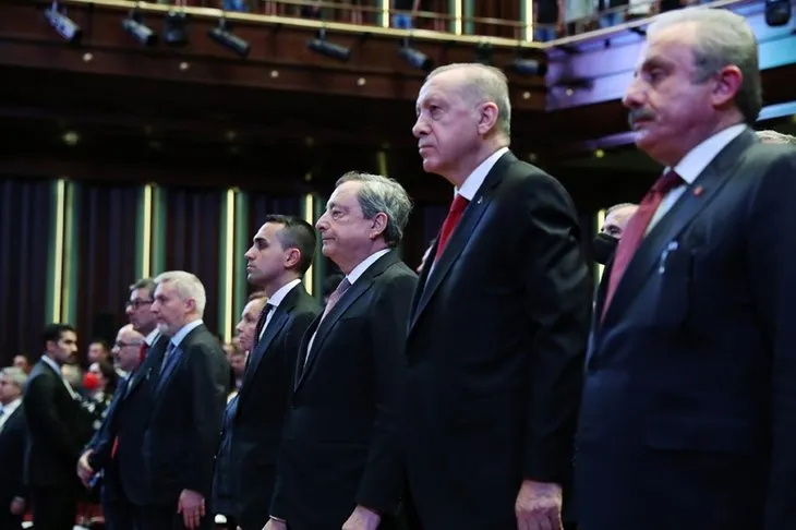 Başkan Erdoğan’dan İtalya Başbakanı Draghi’ye anlamlı hediye! İki lider İtalyan-Türk Dostluk Zirvesi özel konserini izledi