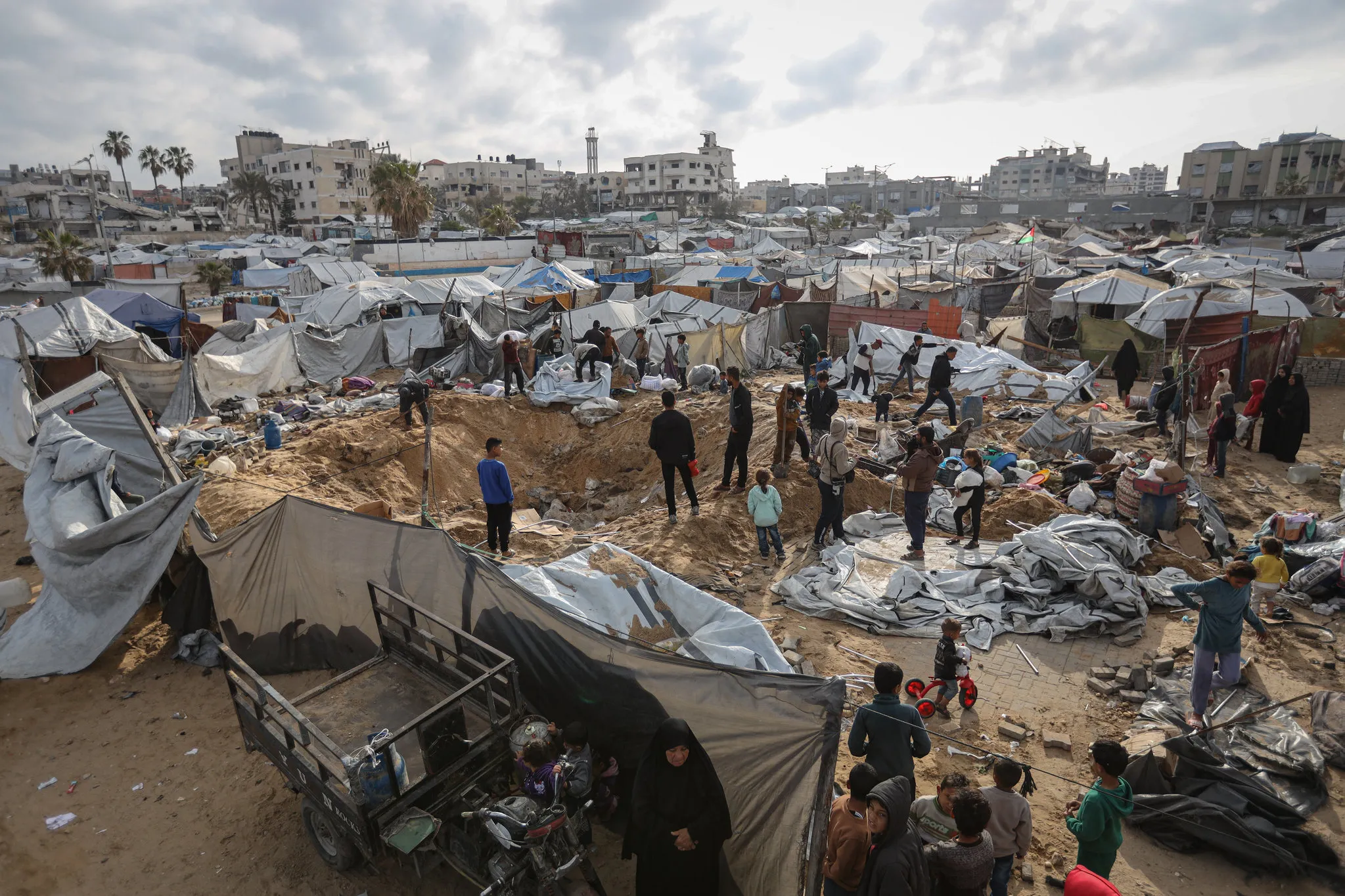 Katil İsrail’den Gazze Şeridi’ne SİHA saldırısı: 3 Filistinli genç öldü