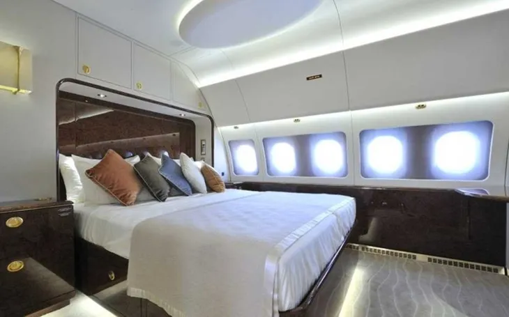 Katar’dan Trump’a gökyüzünde servet: Doha’nın hediye ettiği 747’nin ayrıntıları ortaya çıktı! Lüks için güvenliğini ikinci plana mı atacak?