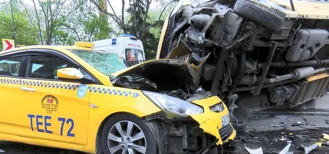 Son dakika: Eyüpsultan’da korkunç kaza! Karşı şeride geçen minibüs taksiye çarptı: 4 kişi yaralandı