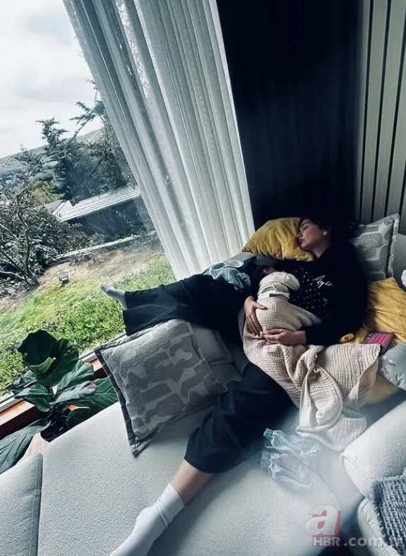 Neslihan Atagül'den Aziz'li kareler: Minik oğlu 1 yaşında 4