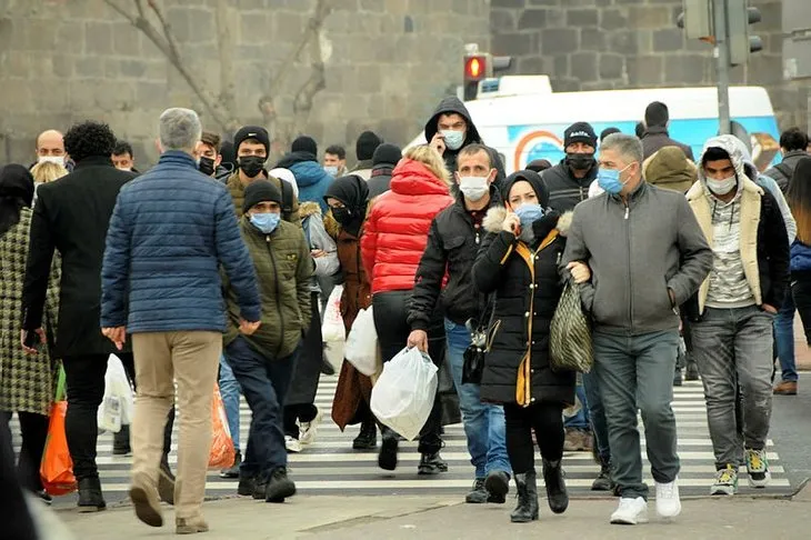 Son dakika: Maske yasağı bitti mi? 1 Temmuz'dan sonra sokakta maske takma zorunluluğu kalkacak mı? Kabine kararları...