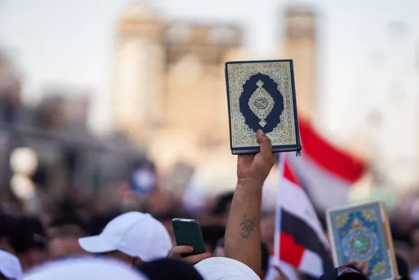 Batı sınırı çoktan aştı! Devletin korumasında Kur’an’a alçak saldırı! Buna kim dur diyecek?