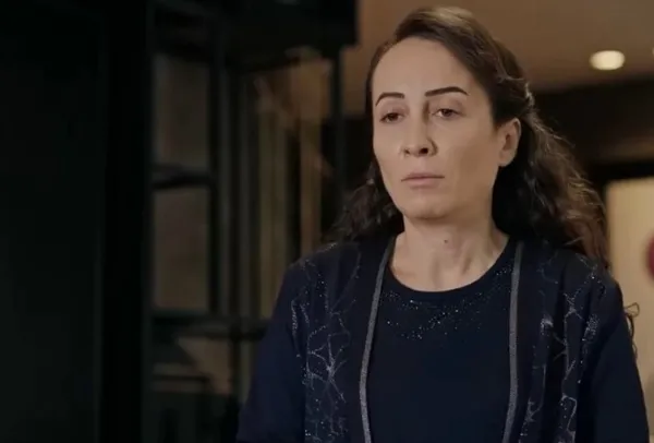 Yalı Çapkını Esme Sezin Bozacı diziden ayrılıyor mu? Yalı Çapkını ne zaman başlıyor, yeni sezonda neler olacak?