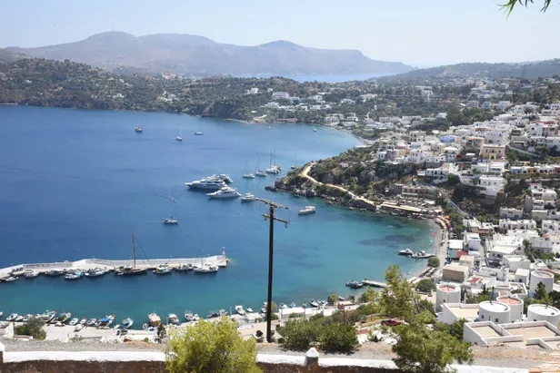 leros-adasi-nerede-nasil-gidilir-kapida-vize-ile-leros-adasinin-gezilecek-yerleri-neler-iste-ozellikleri-konak-1701958252219.jpg Leros Adası nerede, nasıl gidilir? Kapıda Vize ile Leros Adası’nın gezilecek yerleri neler? İşte özellikleri, konaklama, yemekleri, nüfusu… - 3