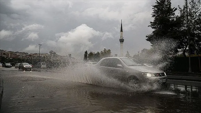 meteoroloji-saat-verip-uyarmisti-megakent-istanbulda-saganak-yagis-basladi-1721919007262.jpeg Meteoroloji saat verip uyarmıştı! Megakent İstanbul'da sağanak yağış başladı | Detaylar A Haber'de... - 6