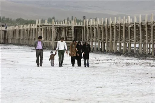 İran’ın en büyük gölü tuz deryası oldu!