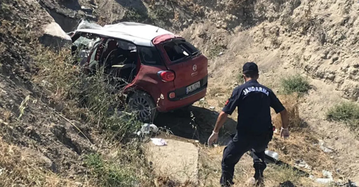 Ankara'da araç kontrolden çıktı şarampole devrildi: Aynı aileden 3 ölü, 1 yaralı
