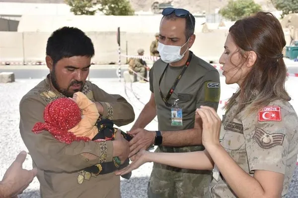 merhamet-ordusu-afganistanda-insanlik-dersi-veriyor-mehmetcik-kabilde-zor-durumda-olanin-yaninda-1629472221037.jpg Merhamet Ordusu Afganistan'da insanlık dersi veriyor! Mehmetçik Kabil'de zor durumda olanın yanında - 3