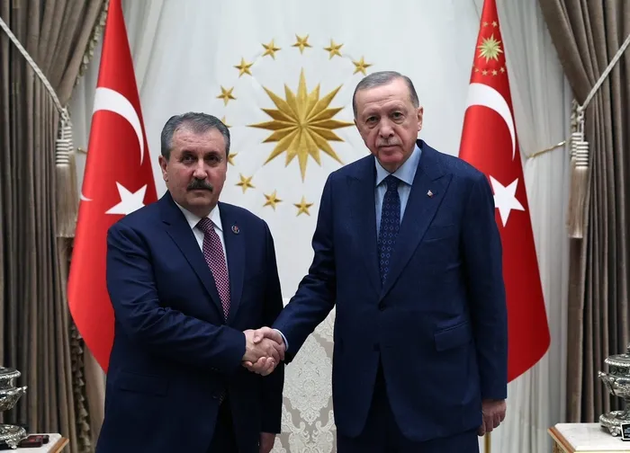 baskan-erdogan-dsp-genel-baskani-onder-aksakali-kabul-etti-1705508335072.jpeg Peş peşe kabul! Başkan Erdoğan, Önder Aksakal ile Mustafa Destici'yi kabul etti - 3