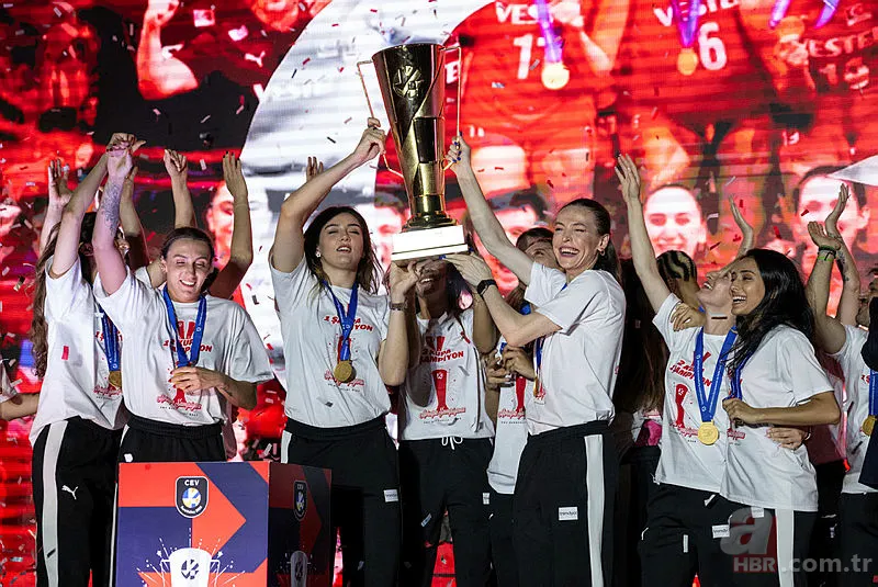 Filenin Sultanları Avrupa zaferini doyasıya kutladı! Melissa Vargas "Malatya bulunmaz eşin" türküsüyle coştu! İşte o anlar... 6