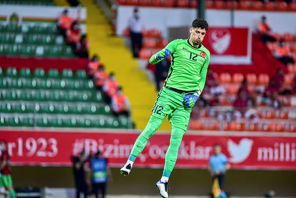 Şenol Güneş'ten Azerbaycan maçı sonrası sakatlık açıklaması - 1