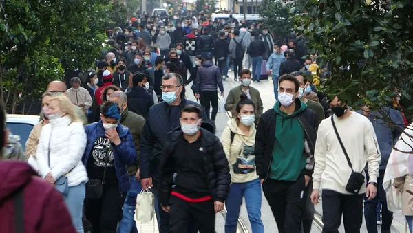 Koronavirüs yasakları kalktı AVM'ler rekor kırdı! Vatandaşlar akın etti - 11