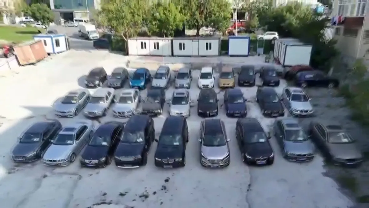 Ağır hasarlı araçlarla büyük vurgun! 61 pert aracı satan çeteye darbe