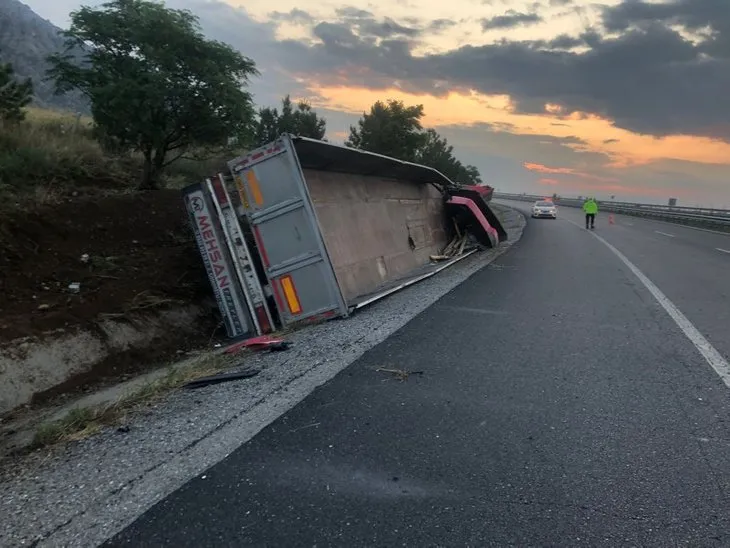 Denizli'de feci kaza! TIR ile yolcu otobüsü çarpıştı: Ölü ve yaralılar var