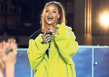 Rihanna'dan yeni koleksiyon