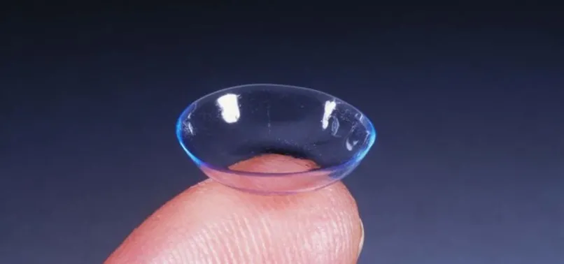 Kontakt lens kullanan adam gözünden oldu