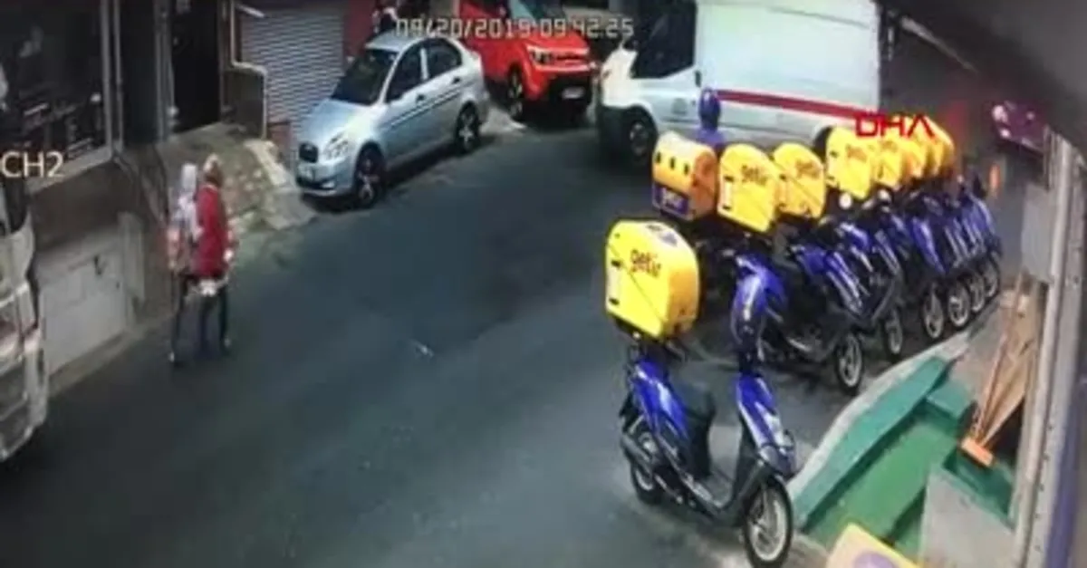 Kağıthane'de otobüs 5 araca çarptı