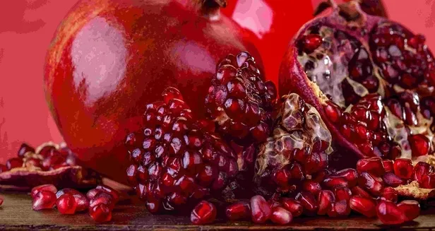 Hepimiz kavuğunu çöpe atıyoruz! En çok karşılaşılan hastalıkları bir bir yok ediyor! 5 Dakika sıcak suda demlemeniz yeterli…