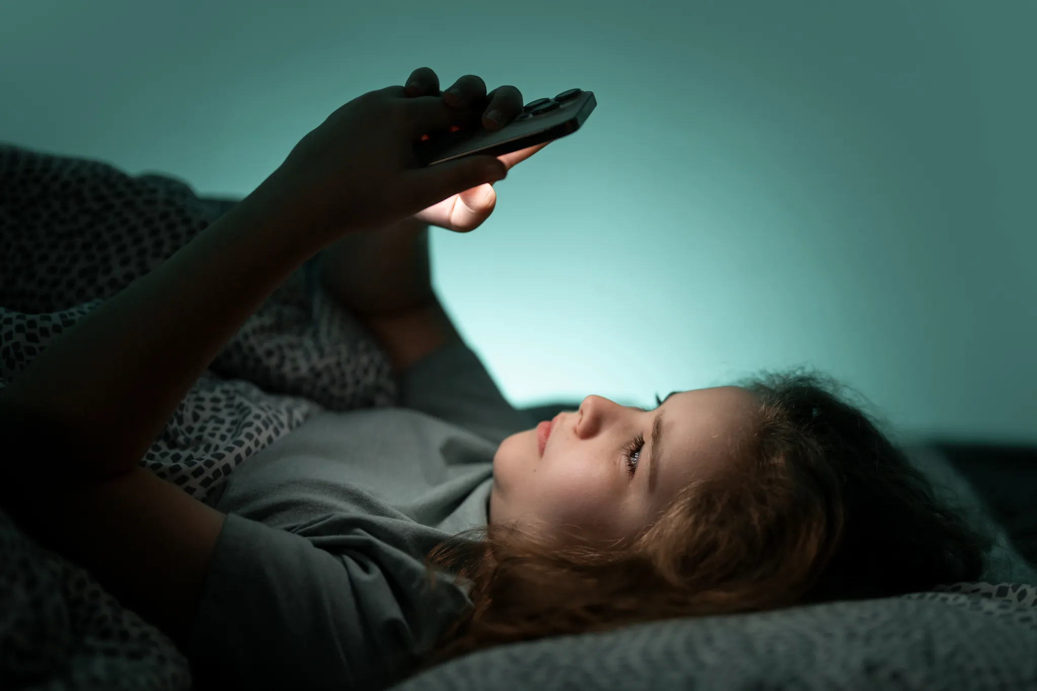 Akıllı telefon alarmı! Ekran başındaki çocuklar için kritik uyarı