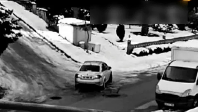 Bursa’da sürücülerin buz tutan yokuşta karla imtihanı kameraya yansıdı - 3