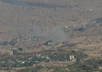 PKK'lı teröristler Derecik'te üs bölgelerine saldırdı
