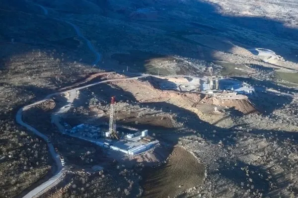 turkiyeden-yerli-petrol-hamlesi-2-sende-100-kuyu-acilacak-1700634465984.jpg Türkiye’den petrol hamlesi! Gözler o tarihe çevrildi - 2