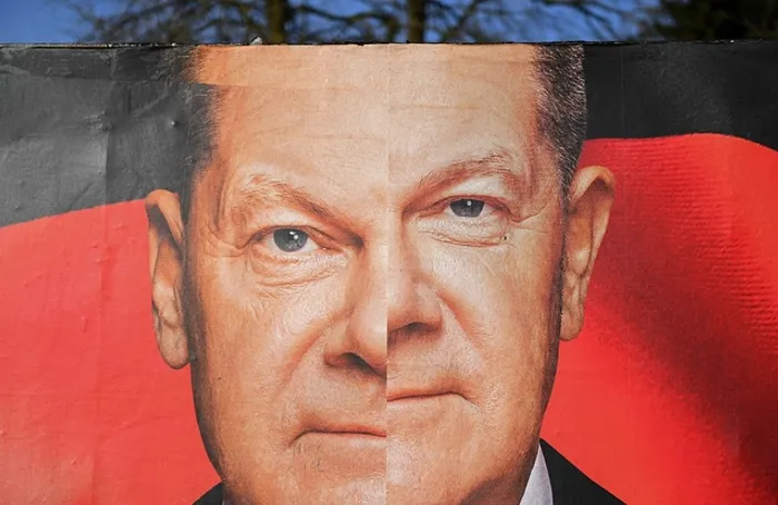 almanya-tarihinin-en-kritik-seciminde-musktan-ortaligi-karistiracak-paylasim-sandalyemden-dusecek-gibi-oldum-1740296844503.jpg Almanya Başbakanı Olaf Scholz'un pankartı (AFP)