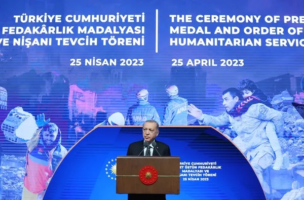 baskan-erdogan-duyurdu-55-bin-kisiye-devlet-ustun-fedakarlik-madalyasi-1682427662545.jpeg Başkan Erdoğan duyurdu: 55 bin kişiye Devlet Üstün Fedakarlık Madalyası - 5