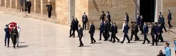 Son dakika haberleri | Başkan Erdoğan’dan YAŞ öncesi Anıtkabir’e ziyaret