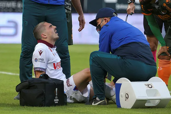 Alanyaspor Trabzonspor maçında şok sakatlık! Maça devam edemedi - 1