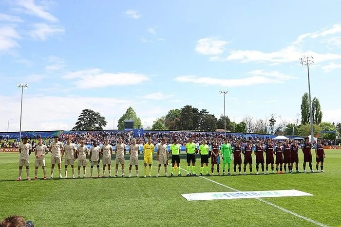 Salzburg U19 - Trabzonspor U19 takımı maç başlangıcı (AA)