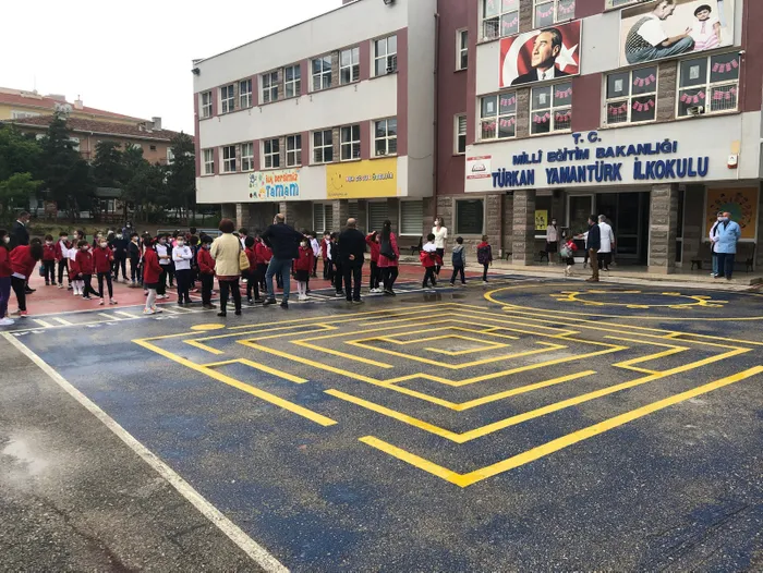 Son dakika: İlkokul ve ana sınıflarında yüz yüze eğitim başladı - 2