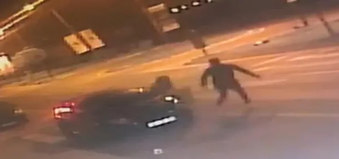 Cani eş sokak ortasında dehşet saçtı! 4 yerinden bıçakladığı karısını tekme tokat dövdü