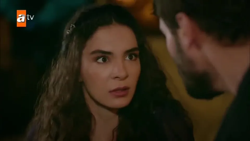 Reyyan’dan Miran’a şok sözler: Nereye götürüyorsun beni karının olduğu konağa mı? - Hercai 11. Bölüm |Video