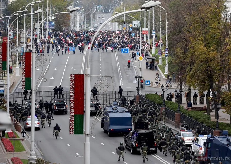 Lukaşenko'ya verilen istifa süresi doldu! Belarus sokakları yeniden karıştı 15
