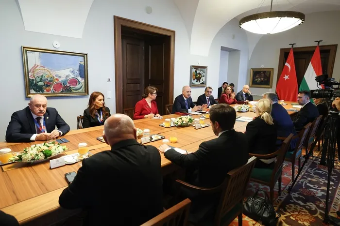 tbmm-baskani-kurtulmus-macaristan-basbakani-orban-ile-gorustu-1759160497455.jpeg TBMM Başkanı Kurtulmuş Macaristan Başbakanı Orban ile görüştü