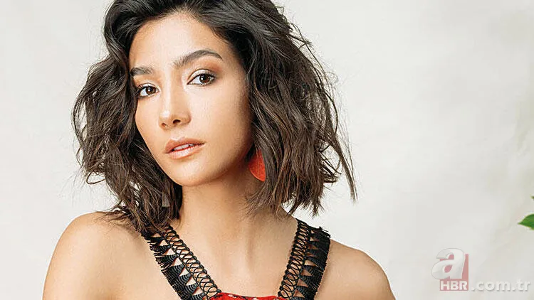 Aybüke Pusat'ın bornozlu paylaşımı sosyal medyada olay oldu 1