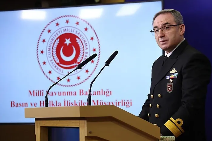 msbden-net-suriye-mesaji-hicbir-teror-olusumuna-yer-yok-1736406868135.jpeg MSB, Suriye'de hiçbir terör oluşumuna fırsat verilmeyeceğini bir kez daha vurguladı. (AA)