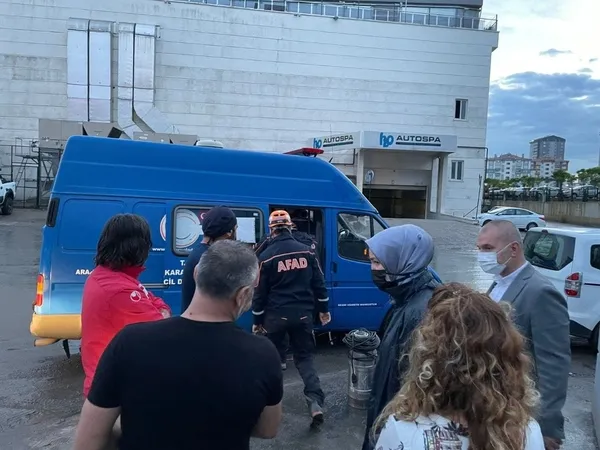 Ankara’da yollar adeta havuza döndü! Meteoroloji uyarı herhangi bir önlem alınmadı