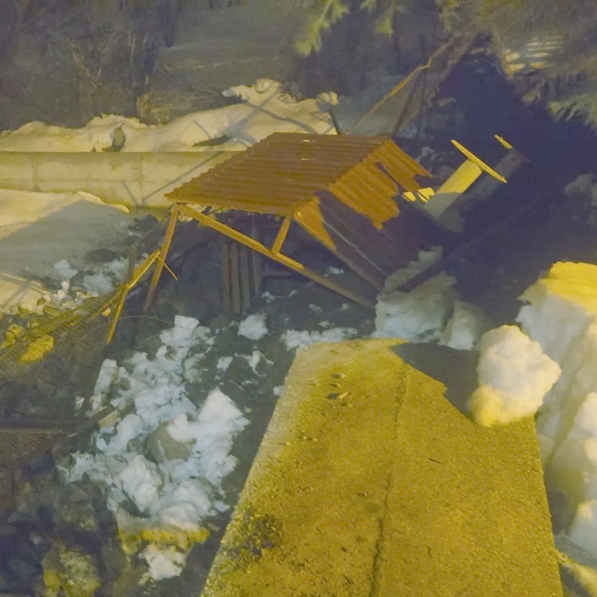 Hakkari'de istinat duvarı çöktü